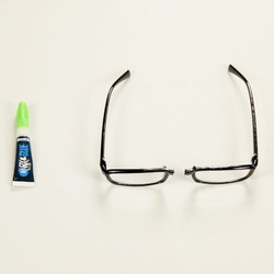 Bostik DIY Romania How To Repair Broken Glasses With Fix & Glue Step 1
