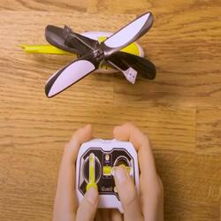 Poland Tutorial How to repair a hard plastic object using glue teaser image