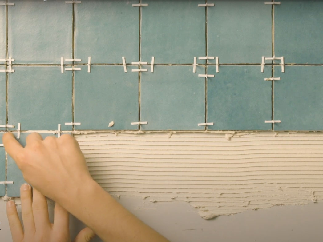 Bostik DIY France how to glue your tiles step 3
