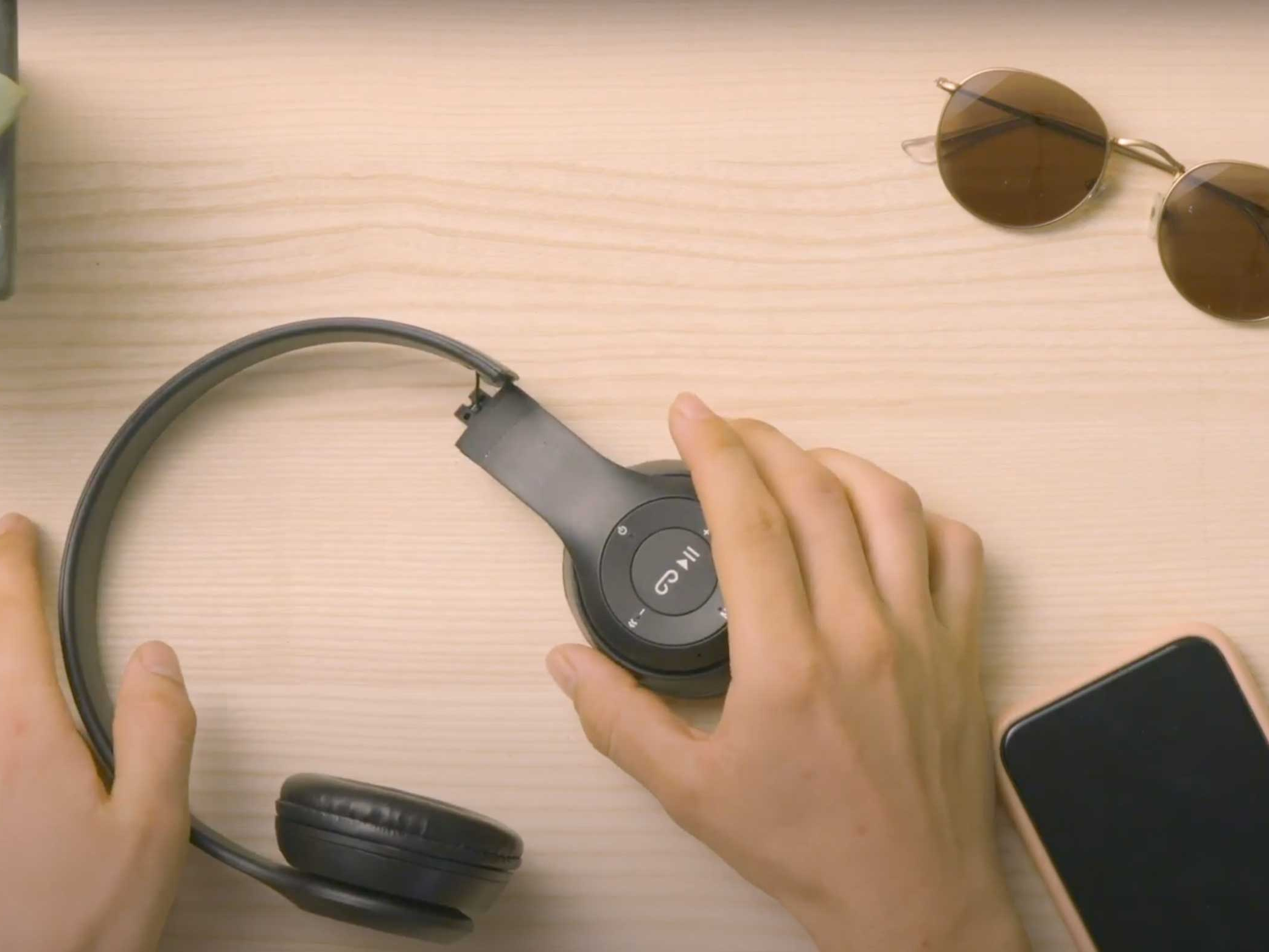 Bostik DIY Poland tutorial how to reapair headphones step 1