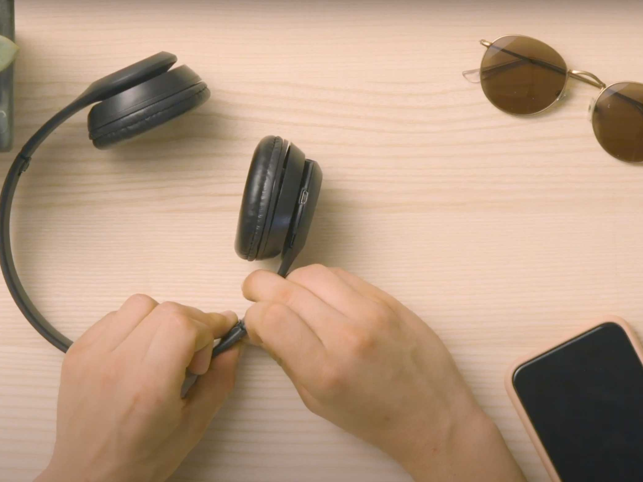 Bostik DIY Poland tutorial how to reapair headphones step 3