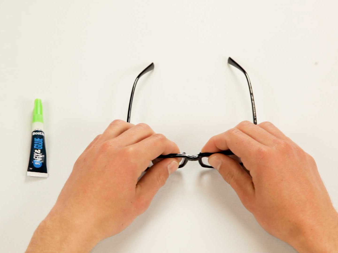 Bostik DIY Bulgaria tutorial how to repair broken glasses step 3
