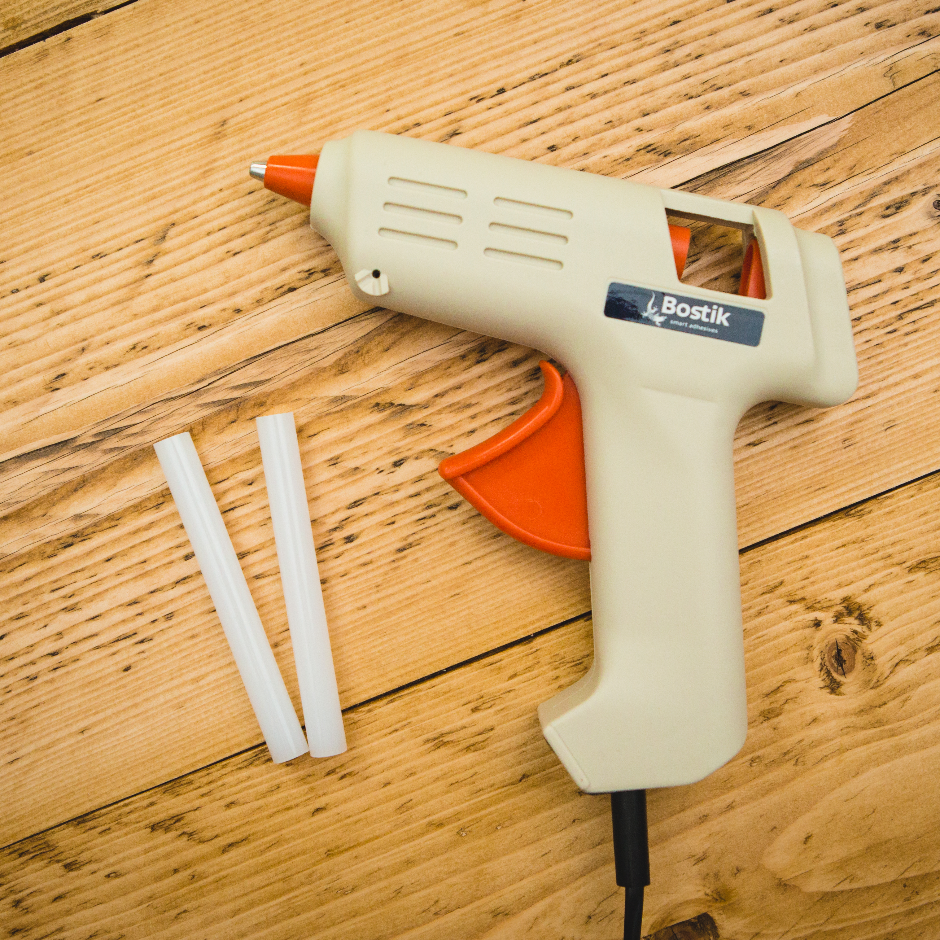 DIY Bostik UK Repair Craft Cool Melt Glue Gun - Application 3