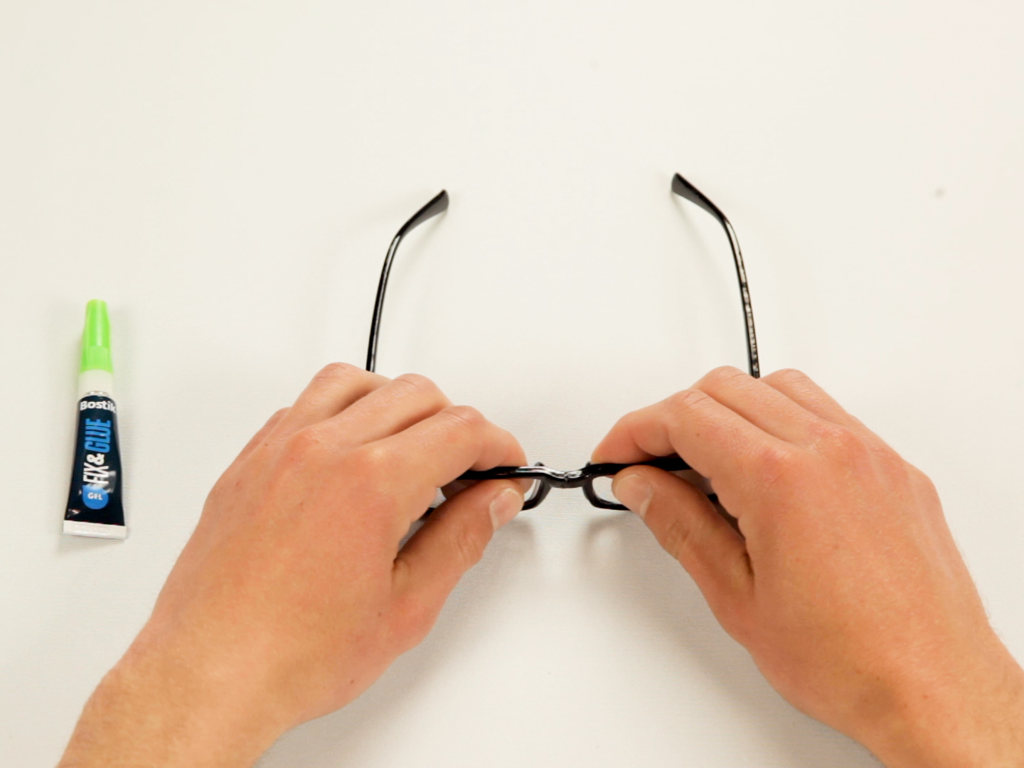Bostik DIY Romania How To Repair Broken Glasses With Fix & Glue Step 3