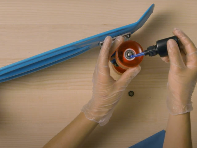 Bostik DIY Poland tutorial how to lock a thread step 2
