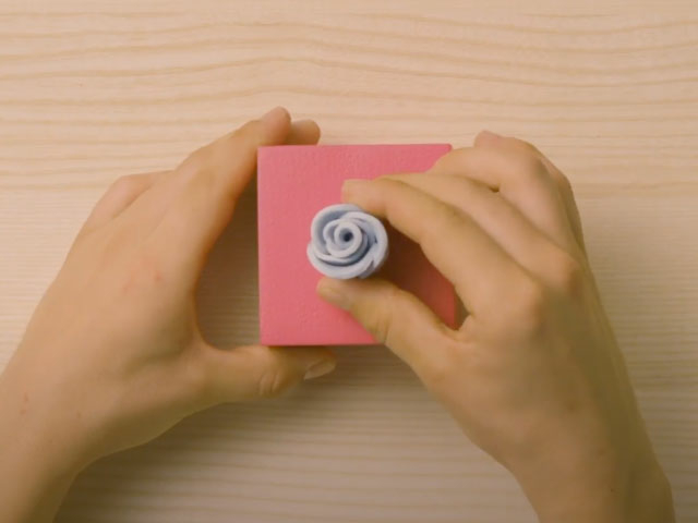 Bostik DIY Poland how to make art craft with blu tack create rose step 4