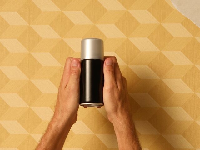 DIY Bostik UK Ideas & Inspiration - Wallpaper repair with spray glue 2