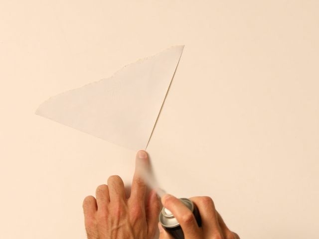 DIY Bostik UK Ideas & Inspiration - Wallpaper repair with spray glue 6