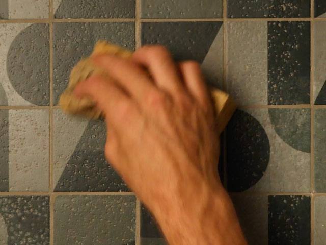 Bostik DIY France how to make tile joints step 4