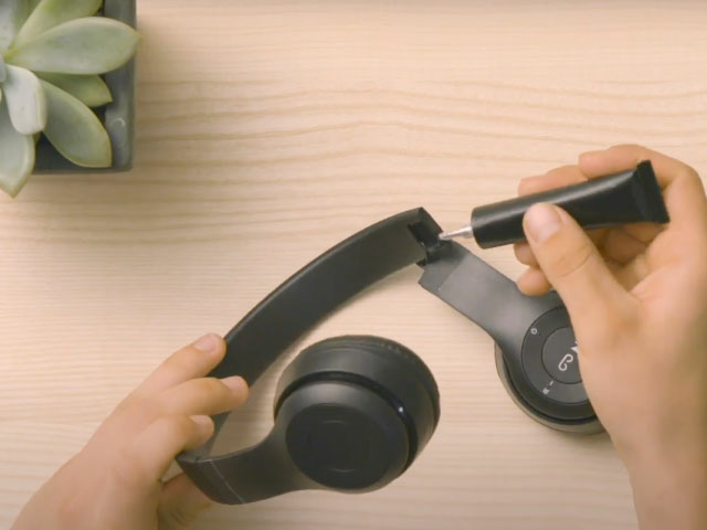 Bostik DIY Poland tutorial how to reapair headphones step 2