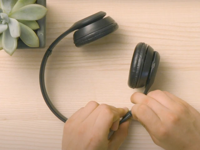 Bostik DIY Poland tutorial how to reapair headphones step 3