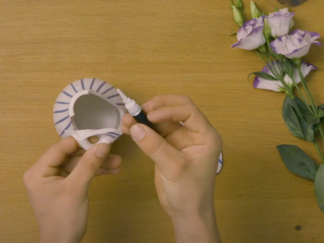 Bostik DIY Poland tutorial how to use speed glue liquid step 2