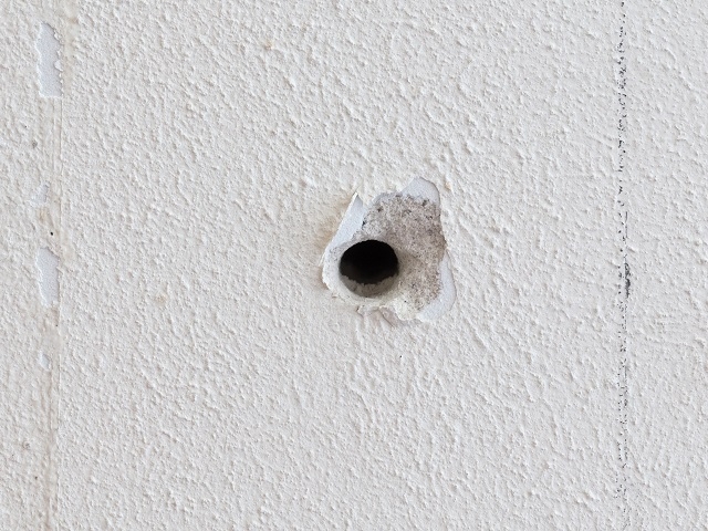 Bostik DIY Czech how to fix a hole in the wall step 2