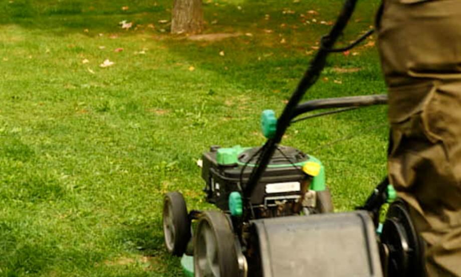 Bostik DIY France tutorial repair damaged lawnmower chassis teaser image