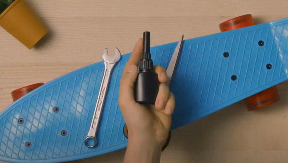 bostik DIY Poland tutorial how to secure a screw teaser image