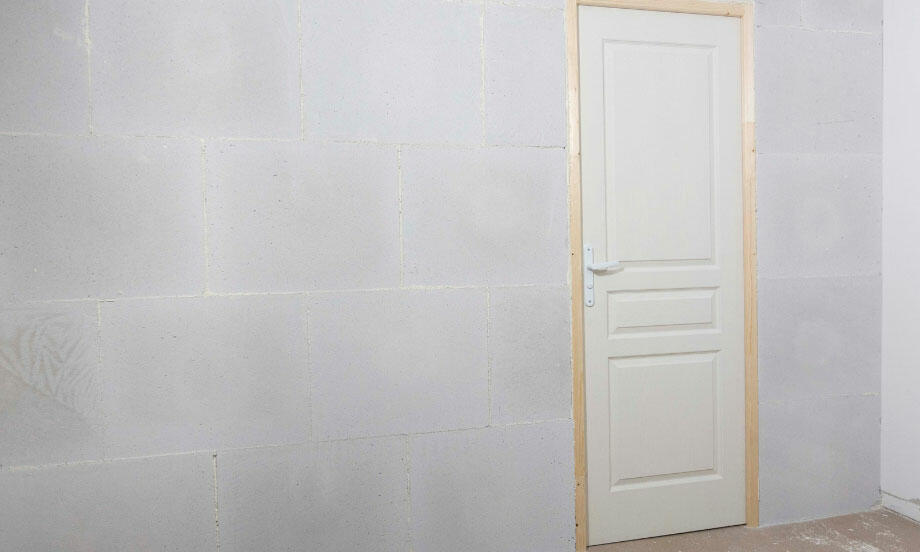 Bostik DIY Moldova Romania how to Mount a door Teaser image