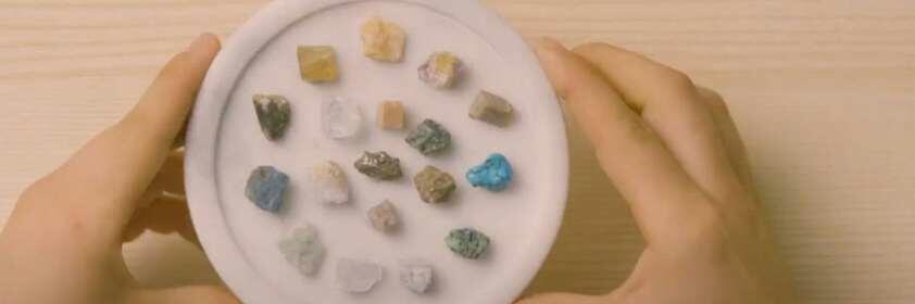 Greece How to decorate with blu tack teaser image