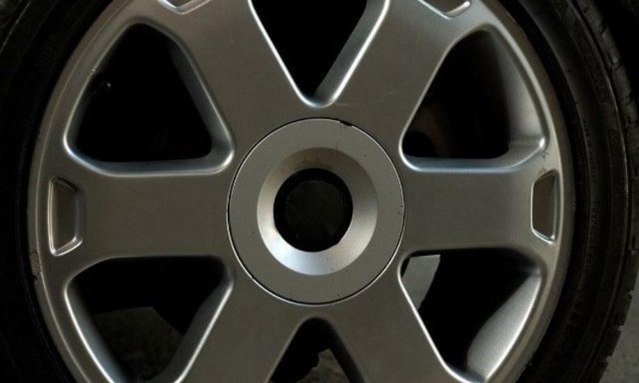 Lithuania tutorial cleaning tyres and rims teaser image