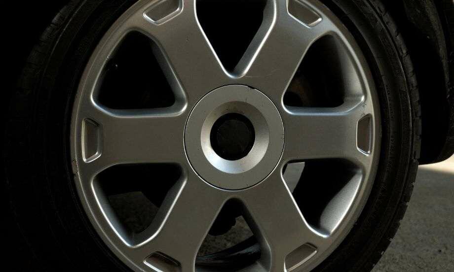 Poland Cleaning tyres and rims teaser image