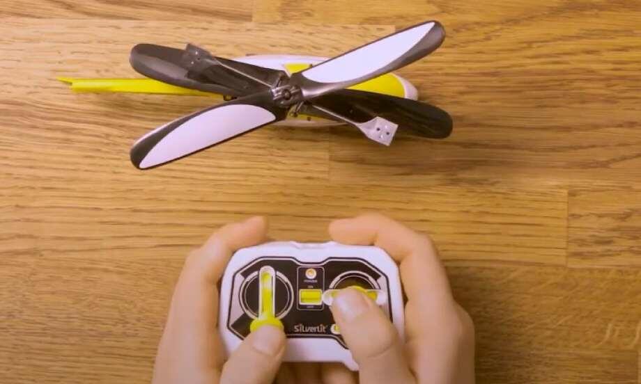 Poland Tutorial How to repair a hard plastic object using glue teaser image