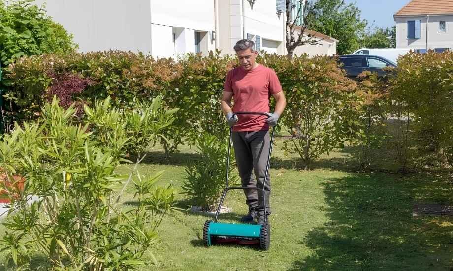 Estonia lubrication of a mower teaser