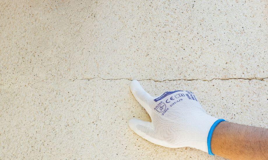 Moldova RO how to repair cracks in decorative plaster teaser image