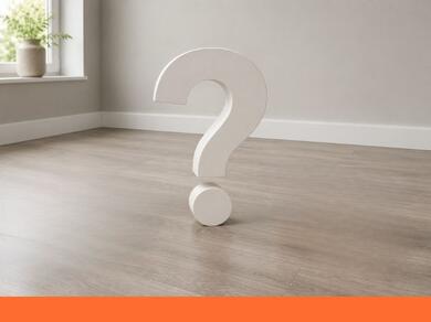 Vraagteken in kamer met PVC-vloer en plinten