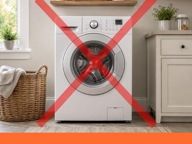 Wasmachine met rood kruis ervoor