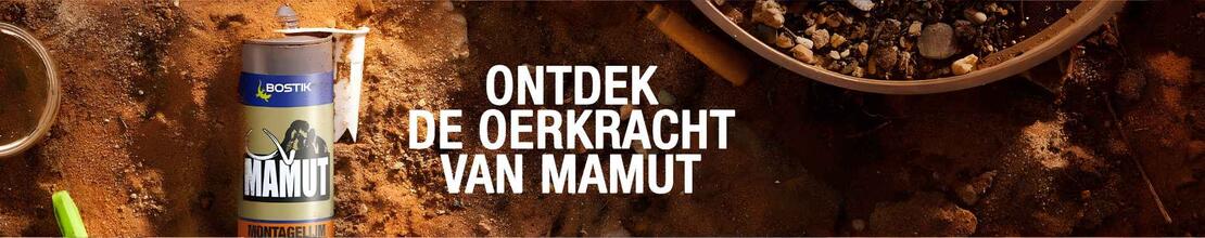 Mamut‑montagelijm staand in ruwe zandgrond tussen gereedschap, benadrukt oerkracht en sterke, betrouwbare hechting voor zware montageklussen.