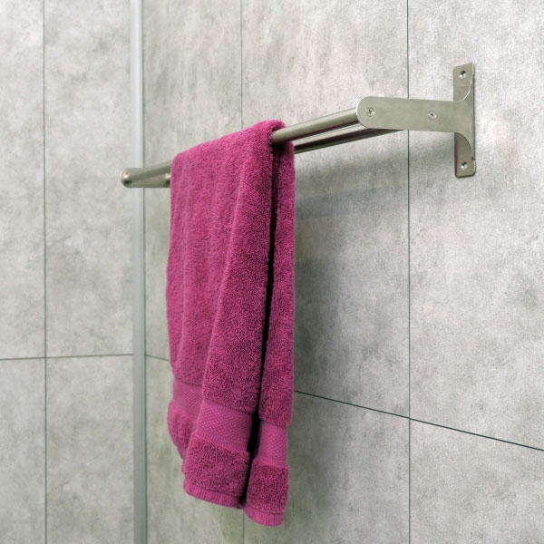 Bostik DIY France tutorial Fix a towel rack without drilling step 5