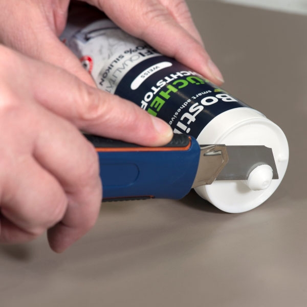 Bostik DIY Germany tutorial How to prepare sealant cartridge step 1