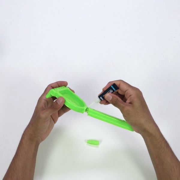 Applying Bostik Fix & Glue to a broken plastic toy AU