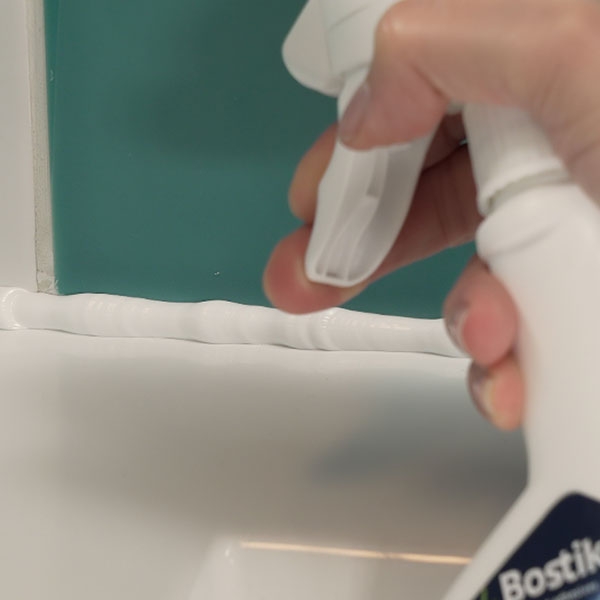 Bostik DIY Poland tutorial how to seal a sink cartridge step 3