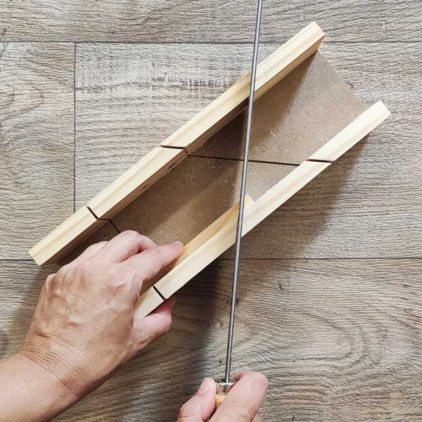 Bostik DIY Greece tutorial how to make a frame step 6