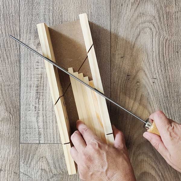 Bostik DIY Greece tutorial how to make a frame step 9