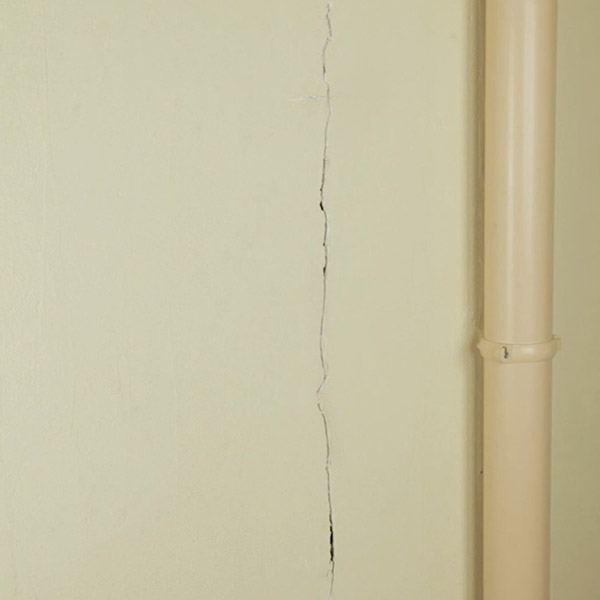 Bostik DIY Russia How to repair crack in the wall step 1