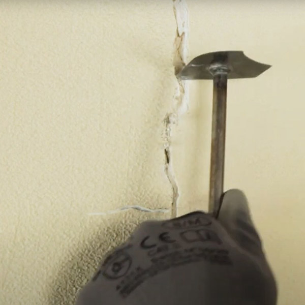 Bostik DIY Russia How to repair crack in the wall step 3