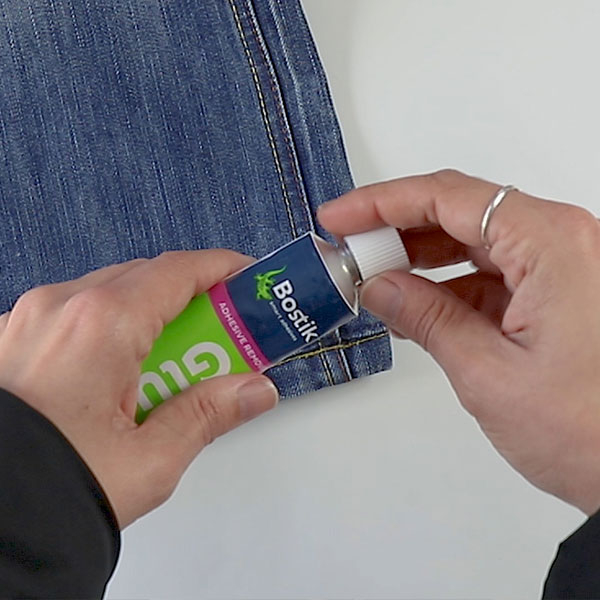 Bostik DIY South Africa Tutorial How to remove chewing gum from jeans step 1