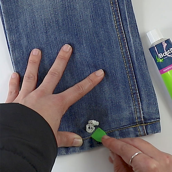 Bostik DIY South Africa Tutorial How to remove chewing gum from jeans step 4