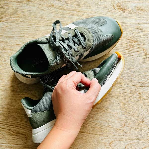 Bostik DIY Philippines tutorial Quick Sneaker Fix Step step 1