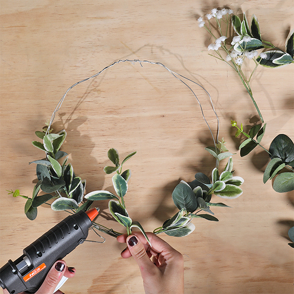 Bostik DIY New Zealand tutorials Wreath step 2