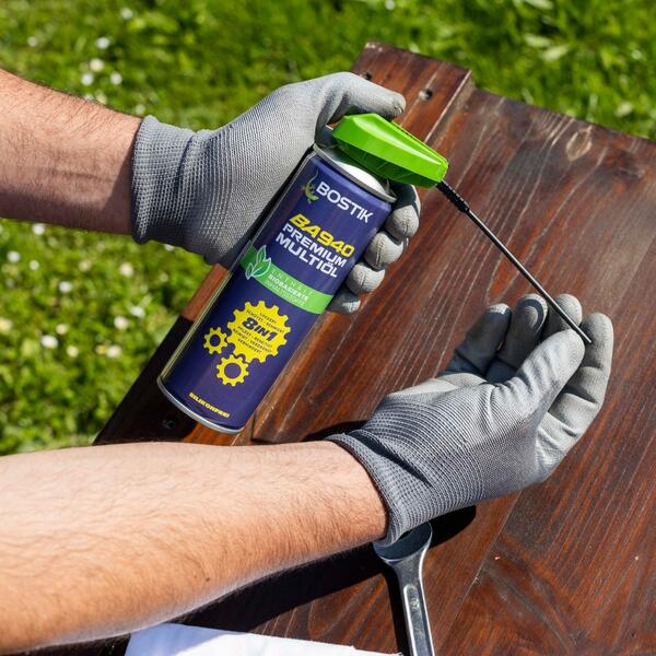 Bostik DIY Poland sposob na zapieczona srube step 1