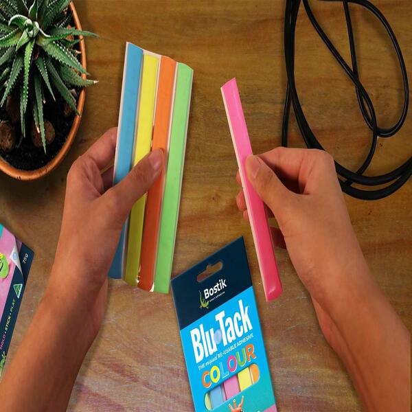 Bostik DIY Hong Kong Mandarin Chinese tutorial how to organize your power cords with blu tack step 2