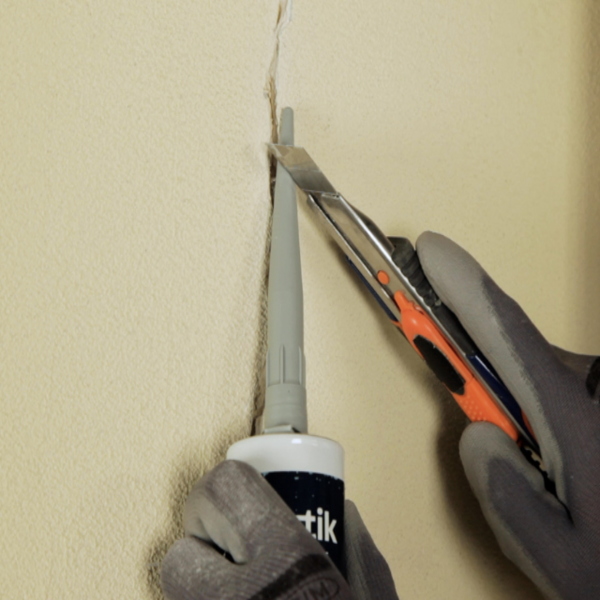 Bostik DIY Moldova Romania Pu 811 Cum repari fisura din perete pas 3