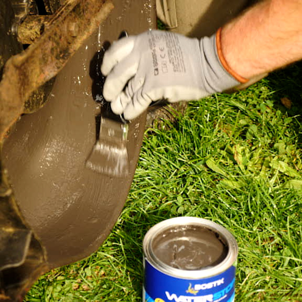 Bostik DIY Moldova Romania Waterstop repara sasiul masinii de tuns iarba Step 3 600x600