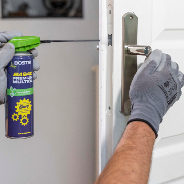 Bostik DIY Moldova Romania intretinerea balamalelor silentioase step 3