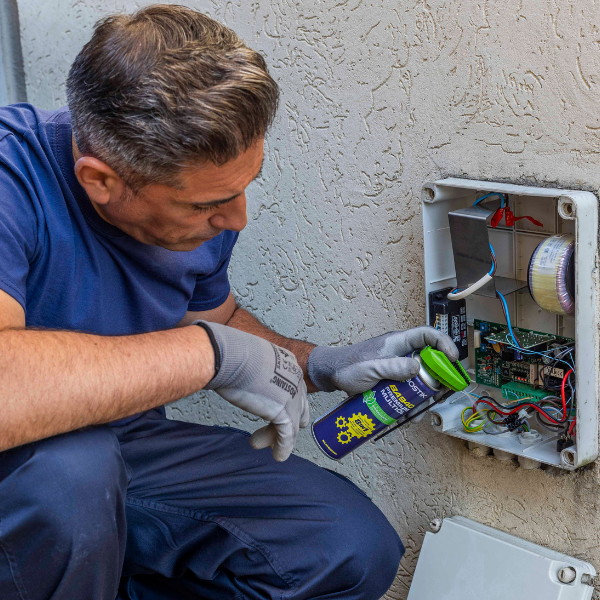 Bostik DIY Moldova Romania intretinerea contactelor electrice step 2