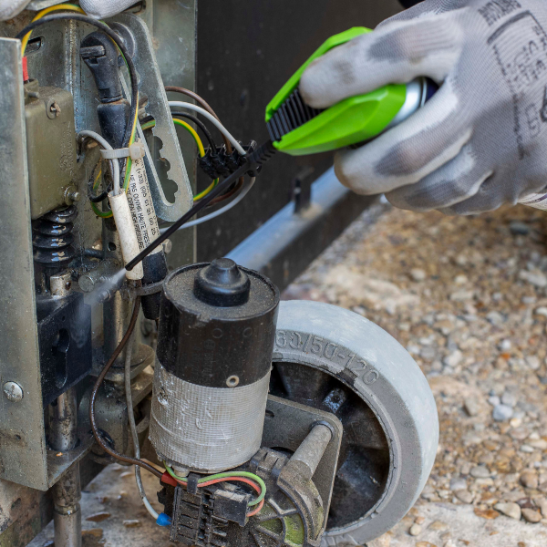 Bostik DIY Moldova Romania intretinerea contactelor electrice step 3