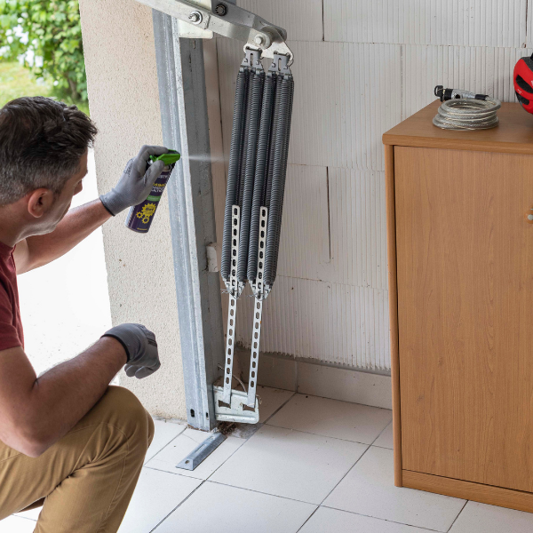 Bostik DIY Moldova Romania lubrifierea mecanismelor step 1