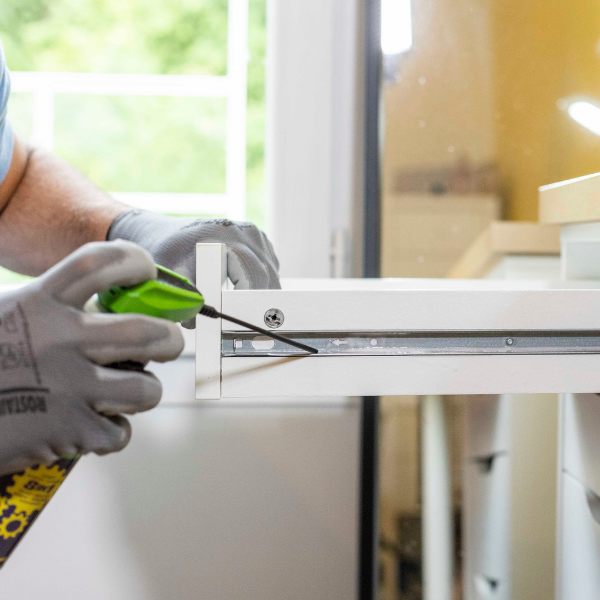 Bostik DIY Moldova Romania lubrifierea mecanismelor step 3